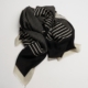 Tørklæde med geometrisk print (sort/cremehvid)