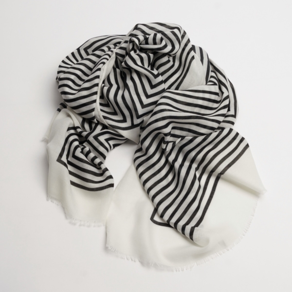 Tørklæde med geometrisk print (hvid/sort)