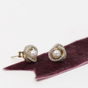 tiny pearl bling - ørestikker catz