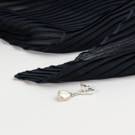 Aqua Single Earstud - no. 2 catz