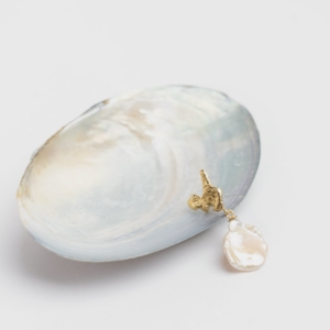 Aqua Single Earstud - no. 1 catz, håndlavede smykker fra eget værksted