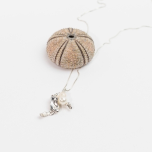 Aqua Pendant - no. 5 catz, håndlavede smykker fra eget værksted