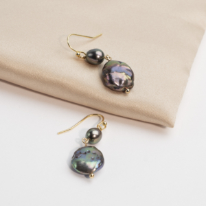 dark pearl øreringe - catz, håndlavede smykker fra eget værksted