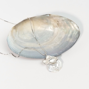 Aqua Pendant - no. 5 catz, håndlavede smykker fra eget værksted