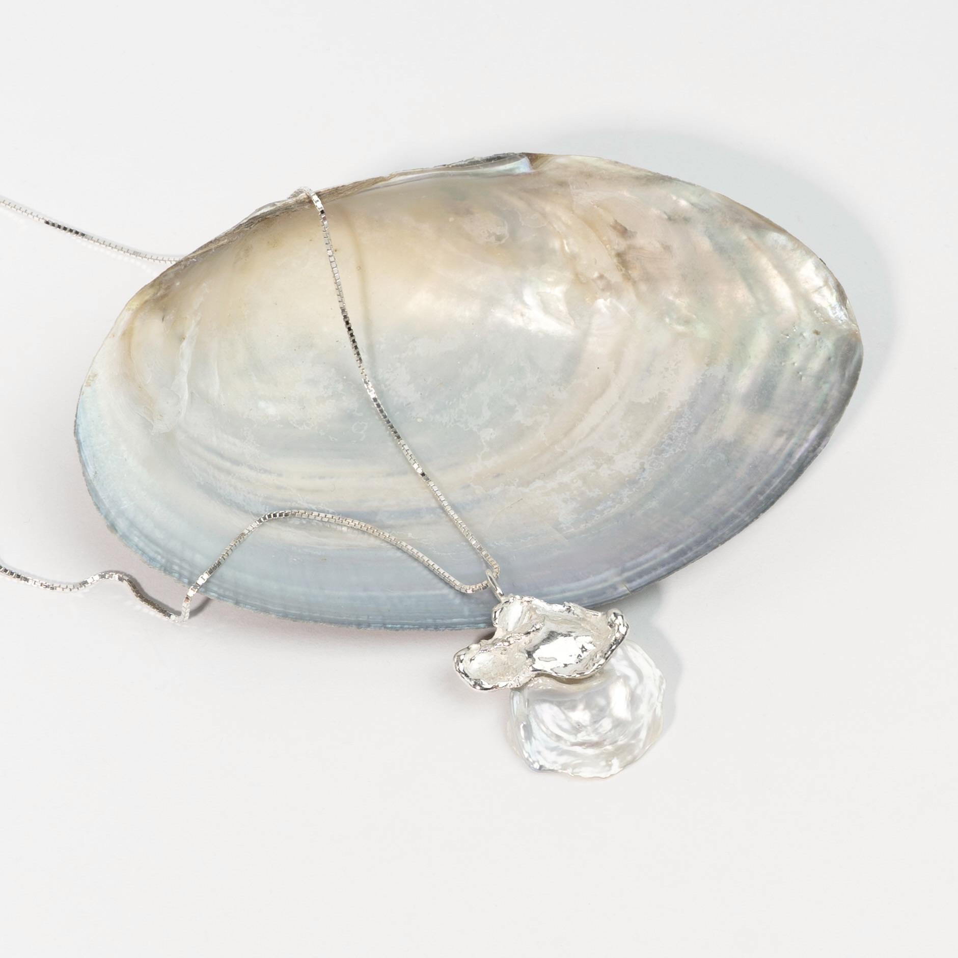 Aqua Pendant - no. 5 catz, håndlavede smykker fra eget værksted